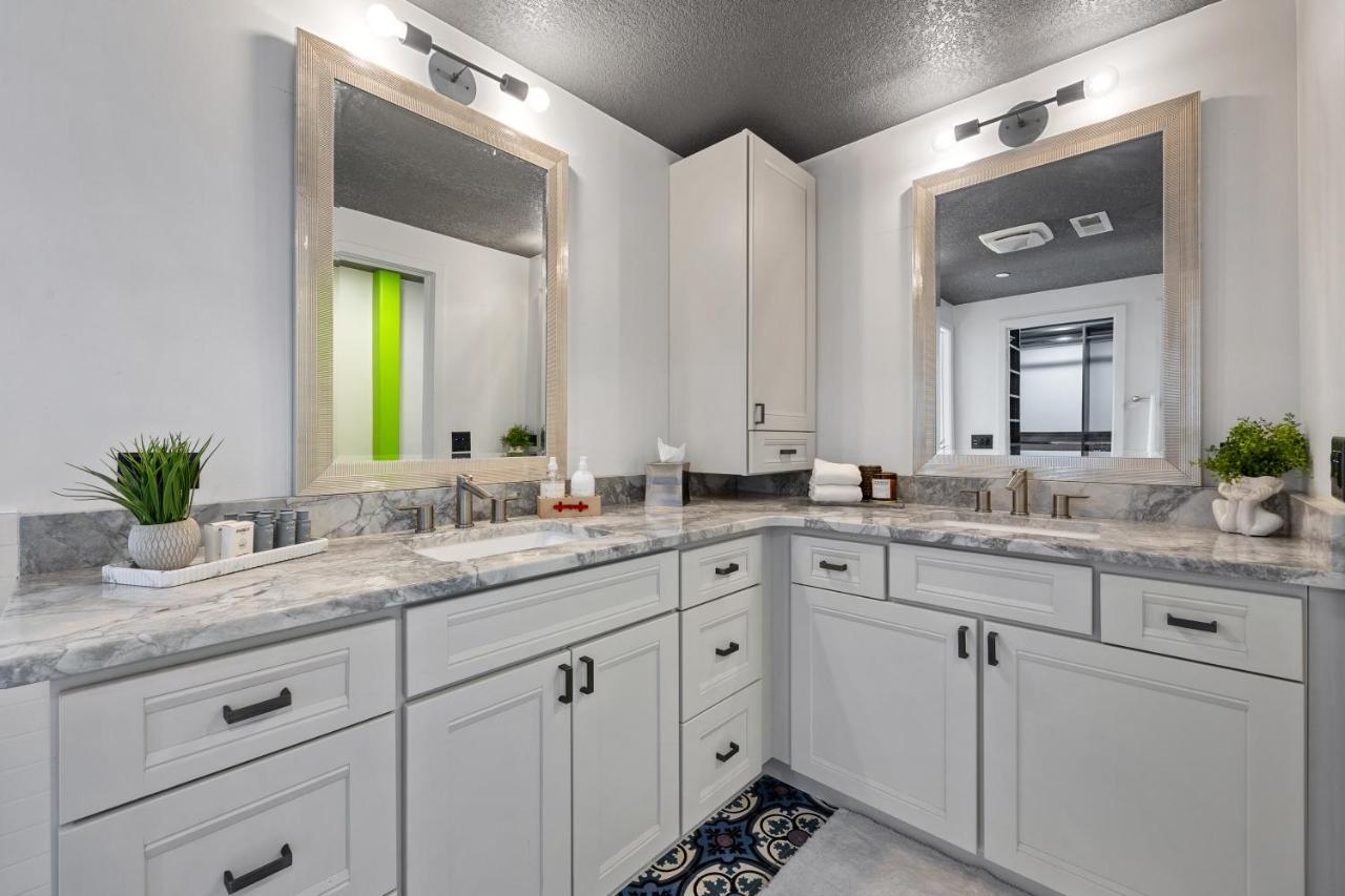 Iowa River Landing Luxury 2-Bed & 2-Bath Condo Coralville Exterior photo