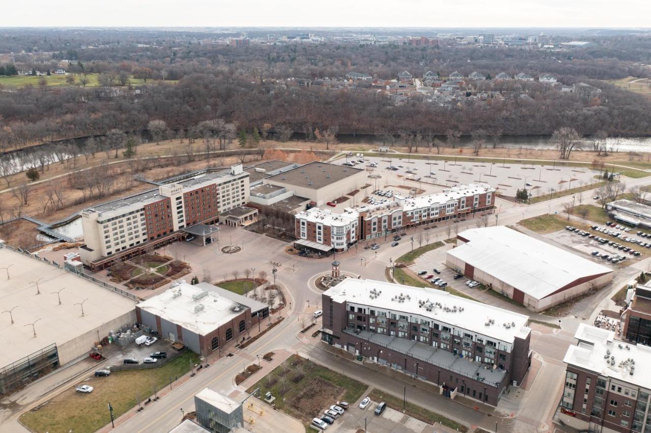 Iowa River Landing Luxury 2-Bed & 2-Bath Condo Coralville Exterior photo