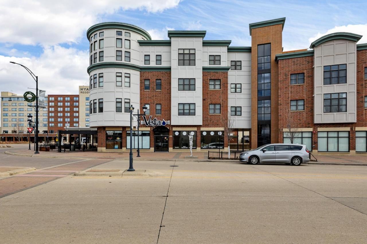 Iowa River Landing Luxury 2-Bed & 2-Bath Condo Coralville Exterior photo