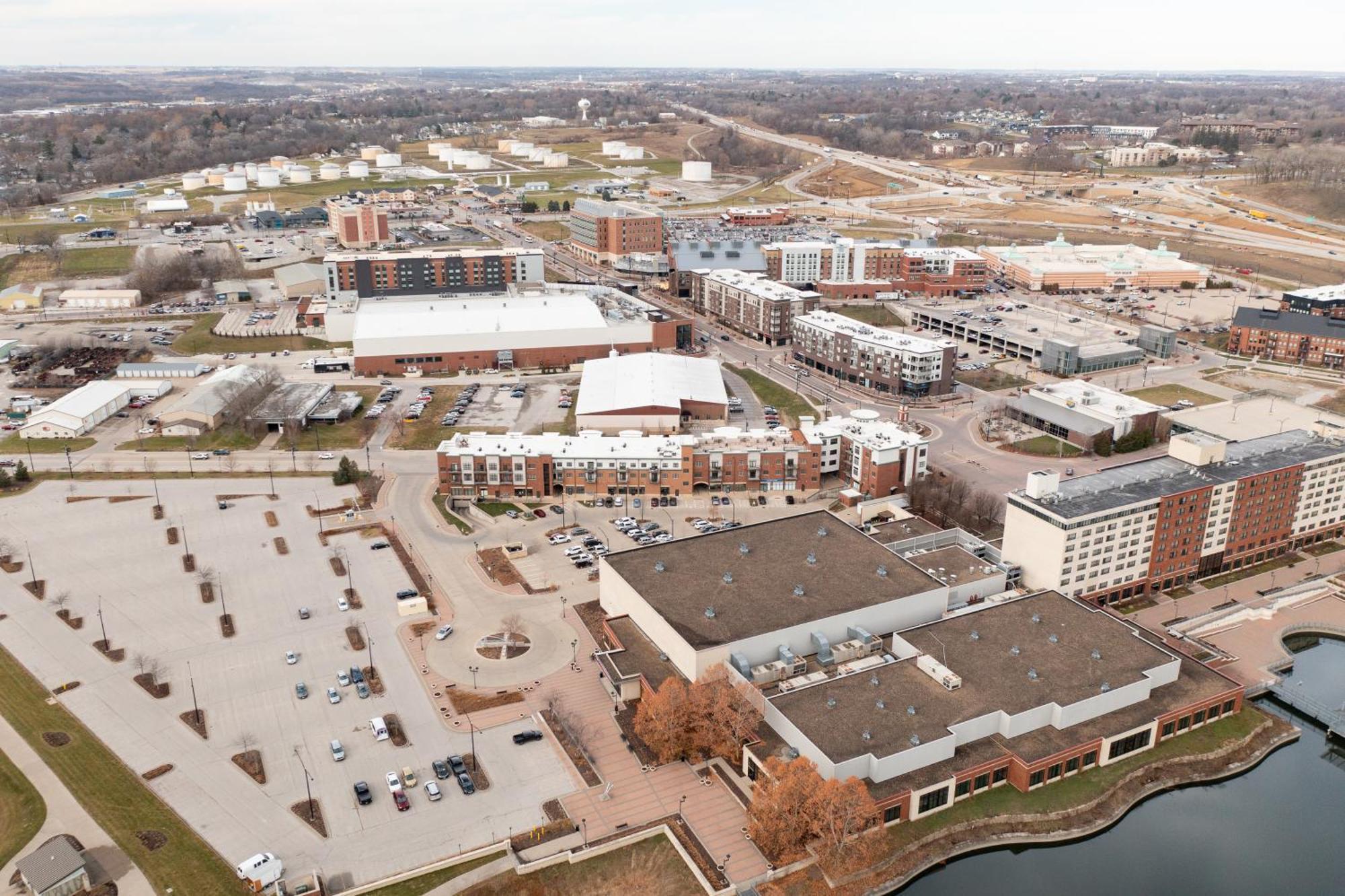 Iowa River Landing Luxury 2-Bed & 2-Bath Condo Coralville Exterior photo