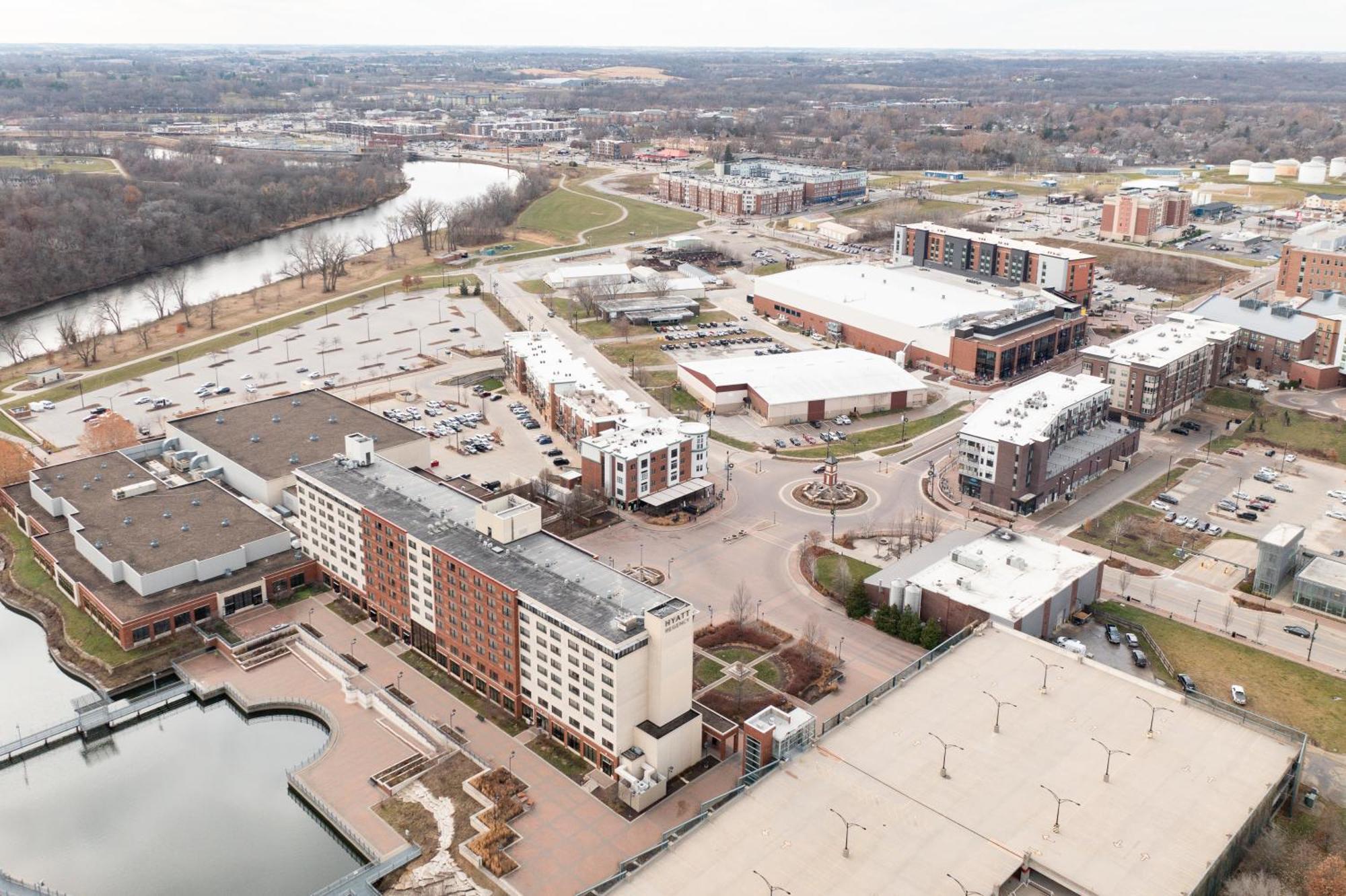 Iowa River Landing Luxury 2-Bed & 2-Bath Condo Coralville Exterior photo