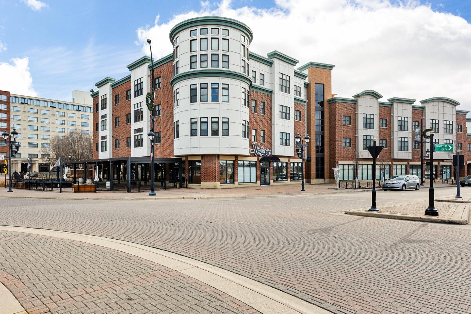 Iowa River Landing Luxury 2-Bed & 2-Bath Condo Coralville Exterior photo